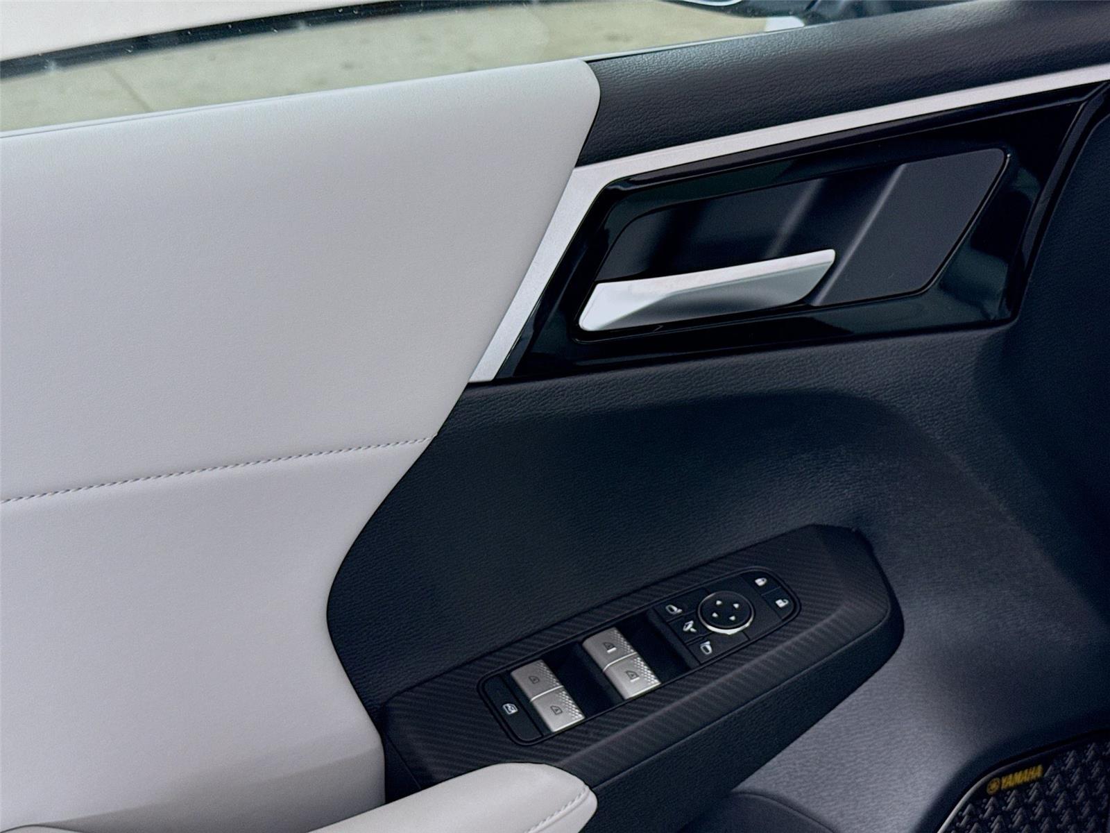 2026 Mitsubishi Outlander SE - Photo 17