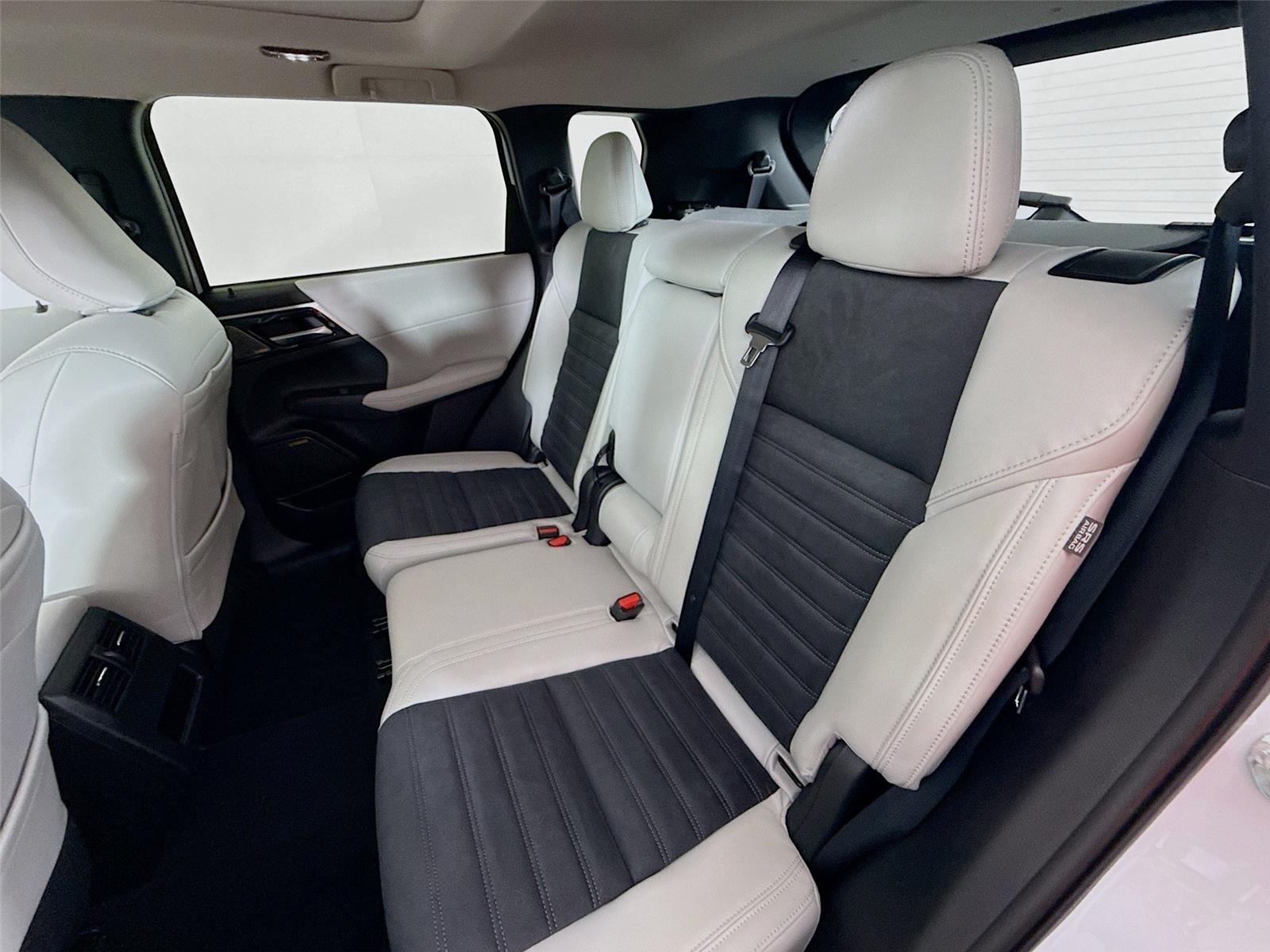 2026 Mitsubishi Outlander SE - Photo 23