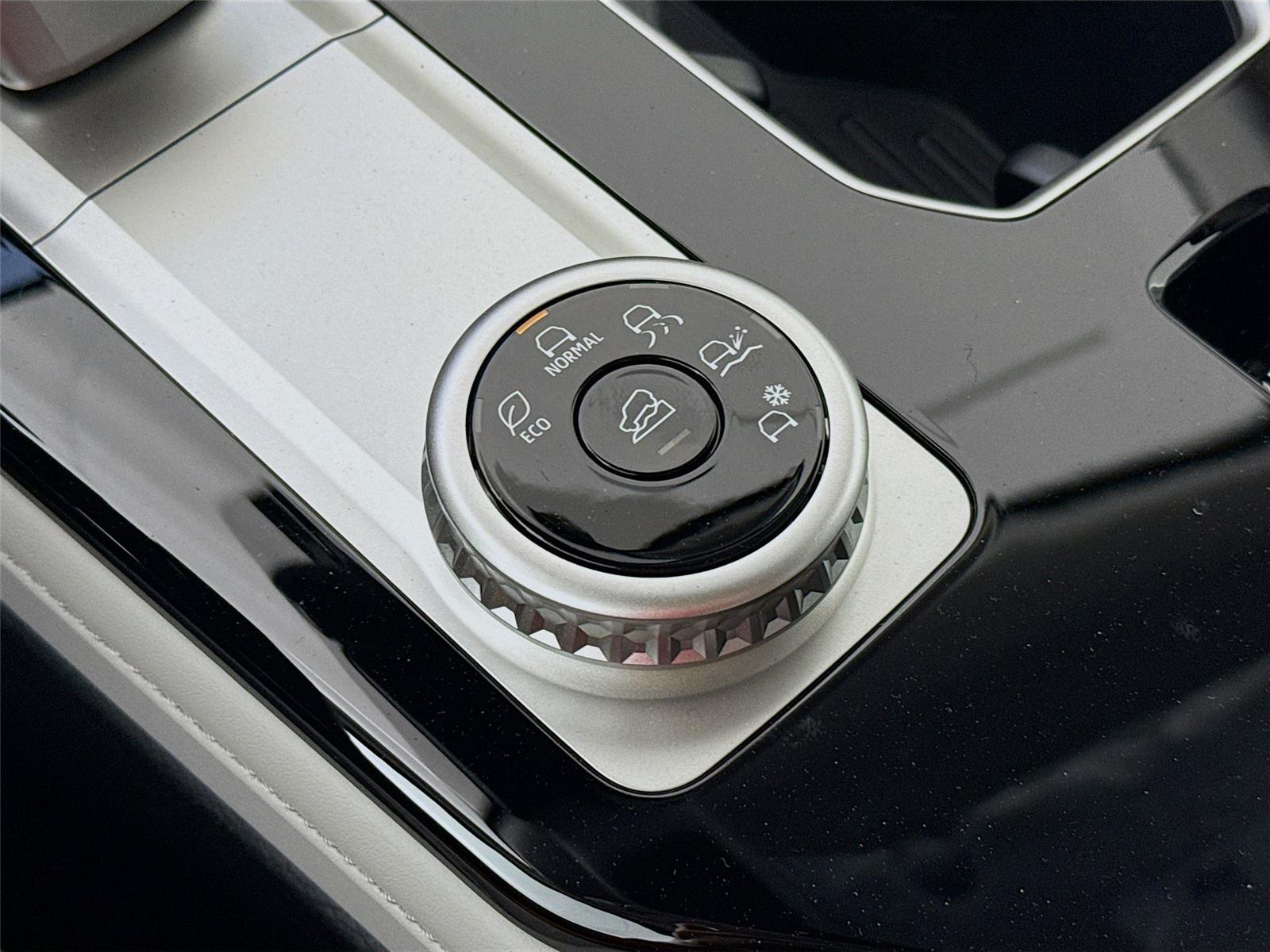 2026 Mitsubishi Outlander photo 11
