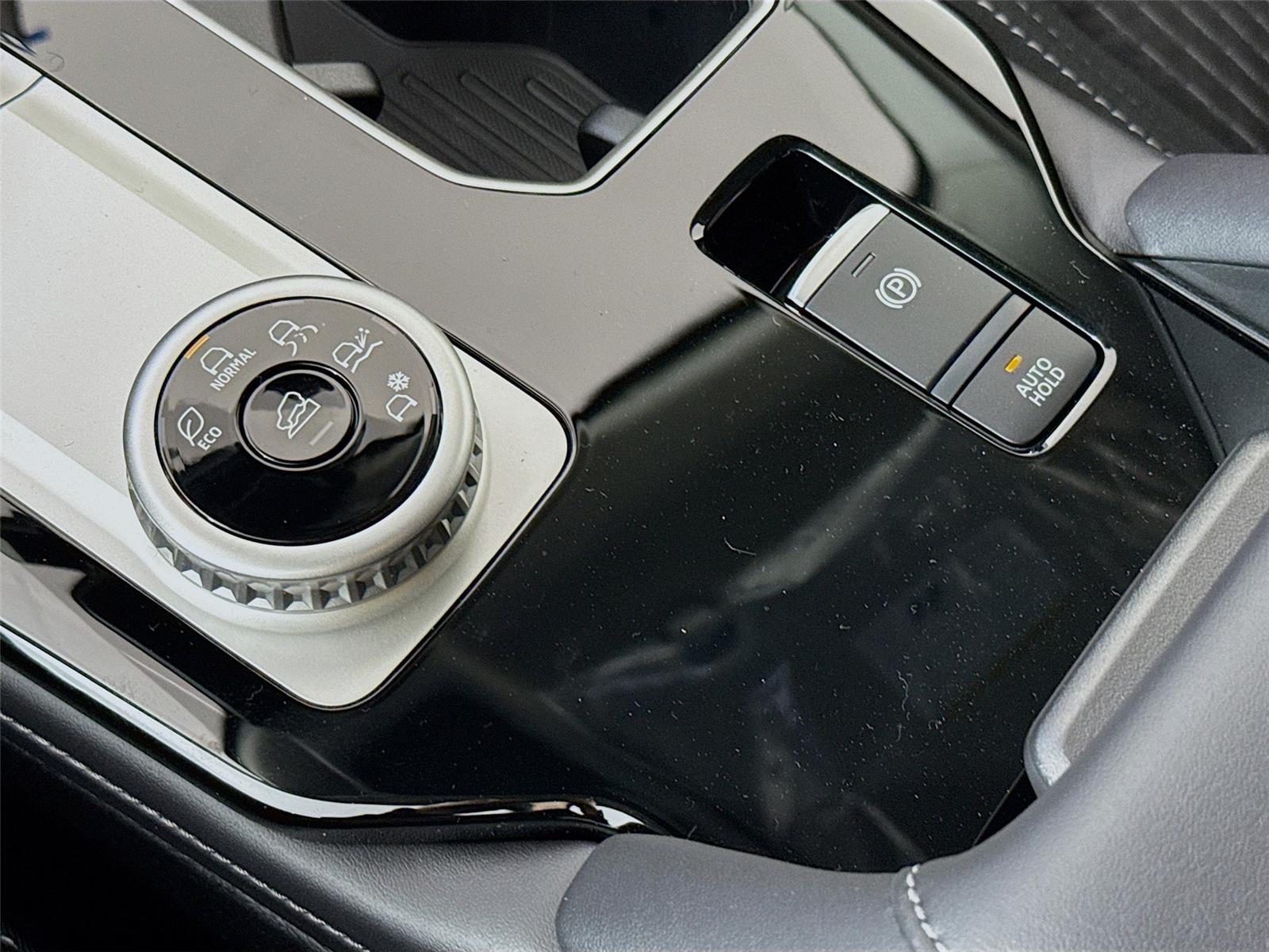 2026 Mitsubishi Outlander ES - Photo 11