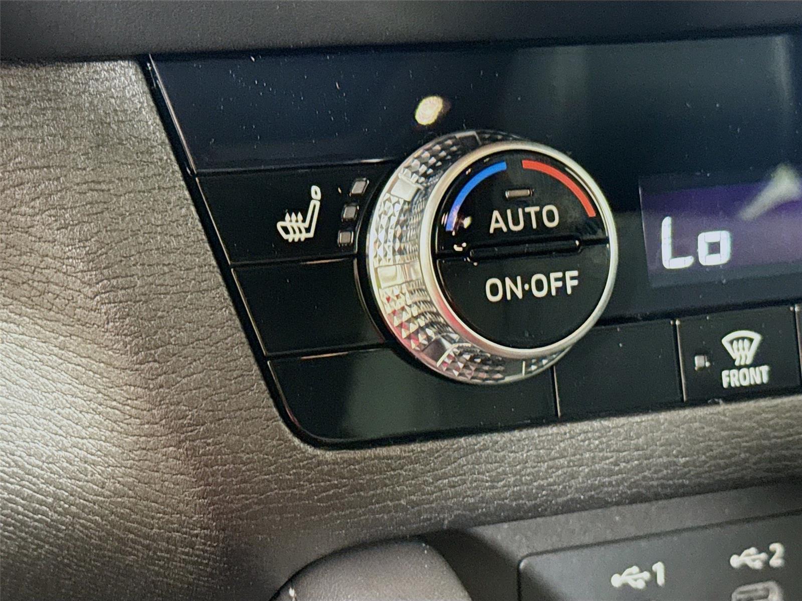 2026 Mitsubishi Outlander photo 12