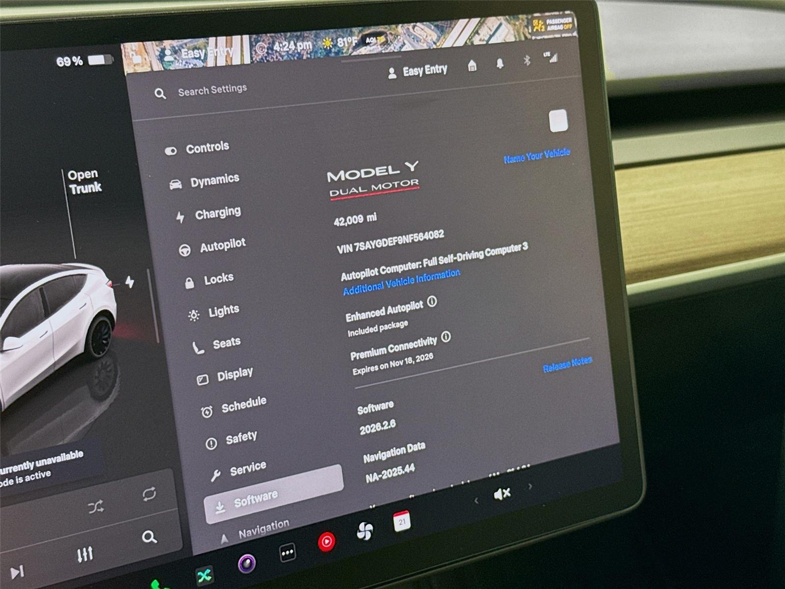 View vehicle photo 3