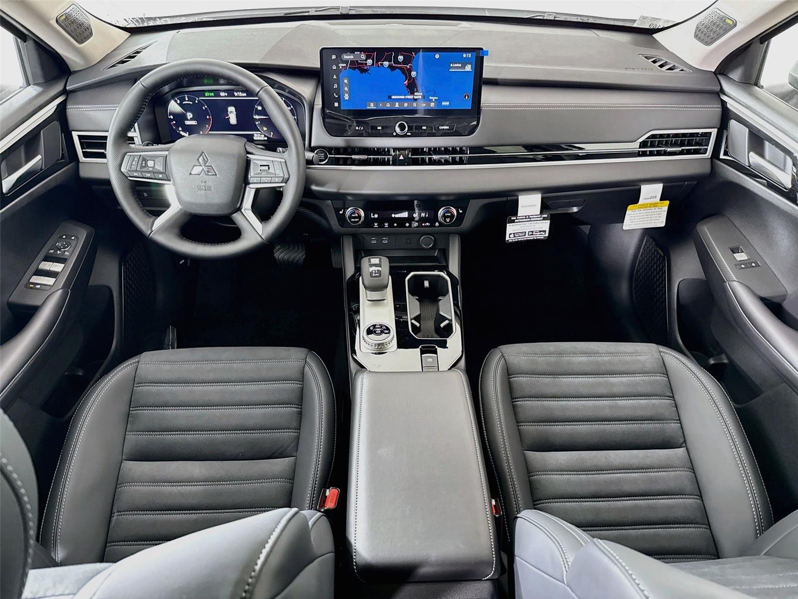 2026 Mitsubishi Outlander photo 3