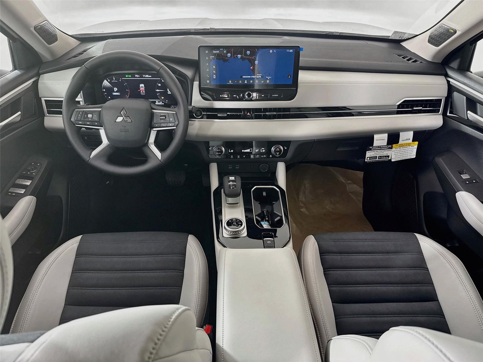 2026 Mitsubishi Outlander photo 3