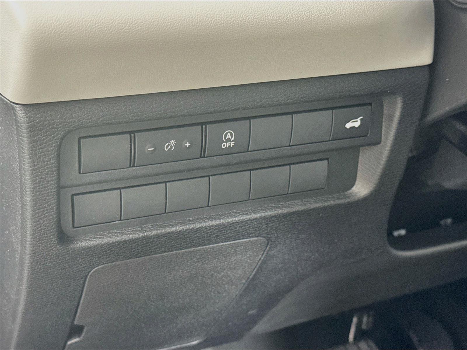 2026 Mitsubishi Outlander photo 7