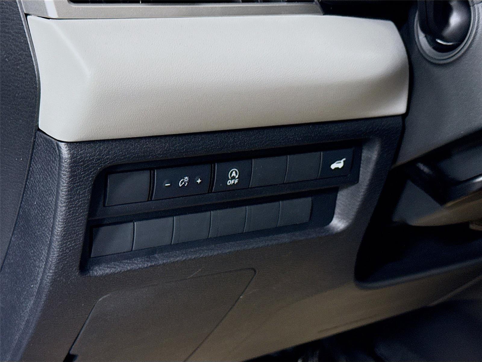 2026 Mitsubishi Outlander photo 4