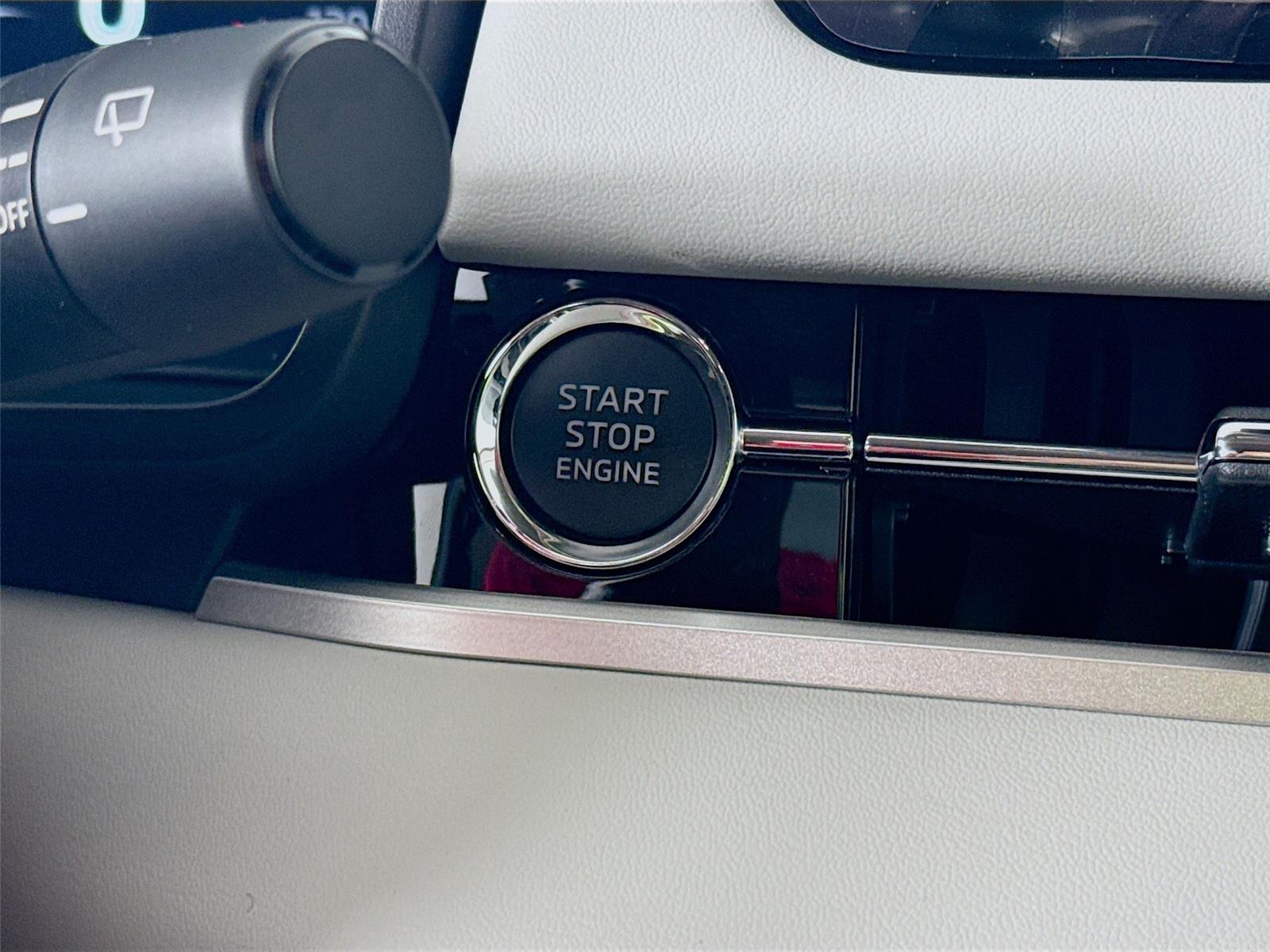 2026 Mitsubishi Outlander photo 9