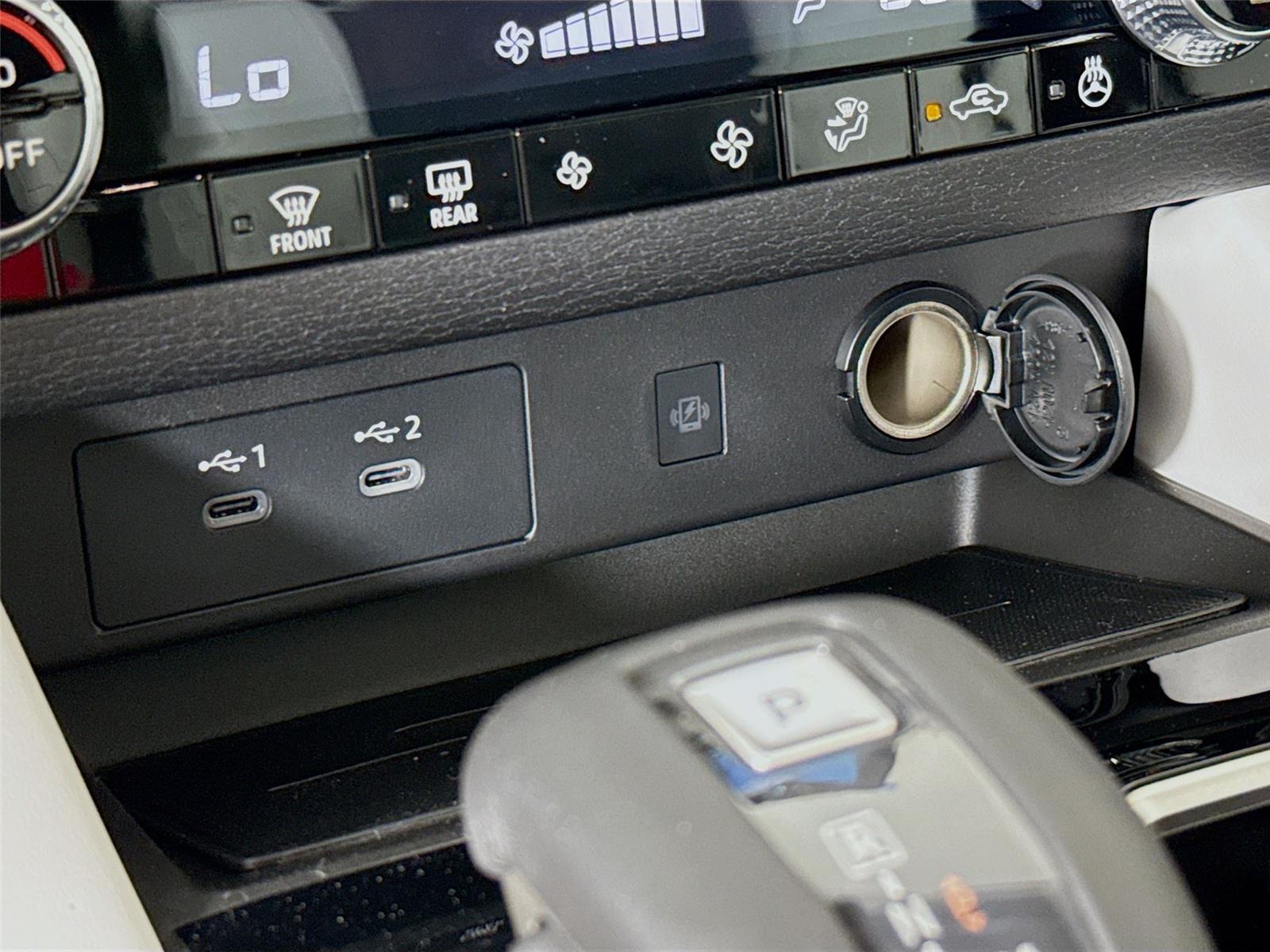 2026 Mitsubishi Outlander photo 12