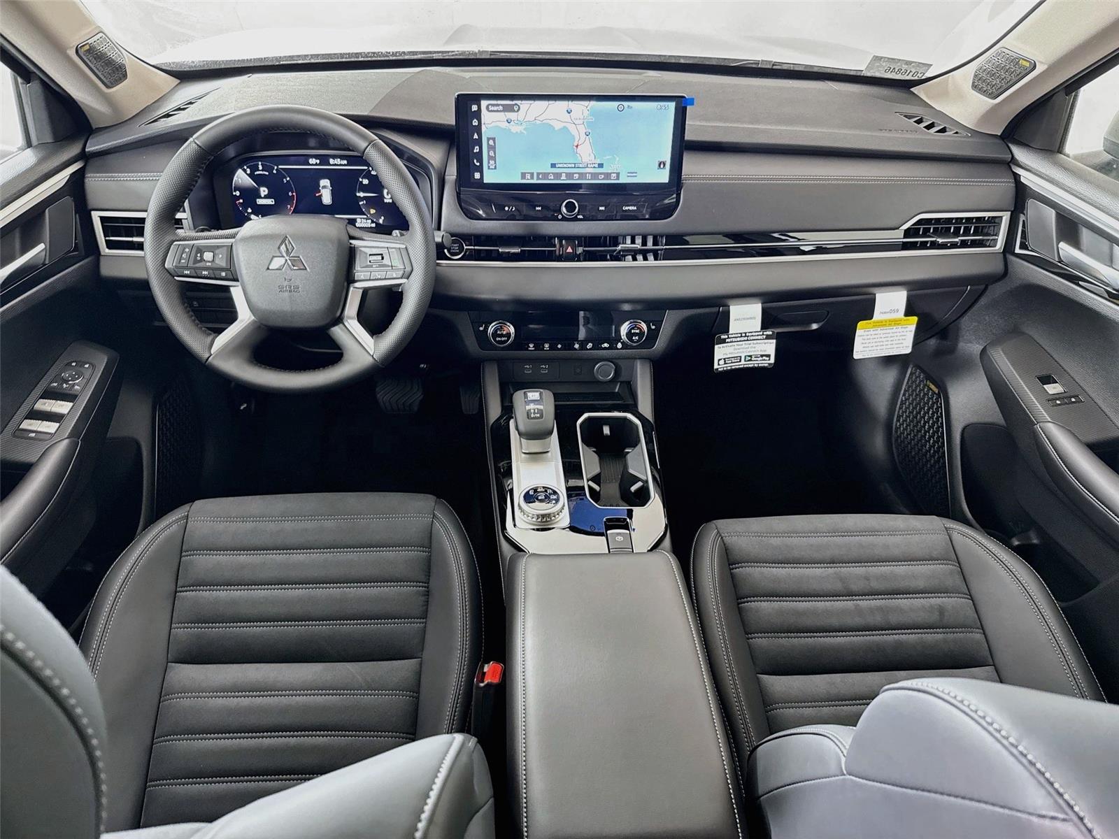2026 Mitsubishi Outlander photo 3
