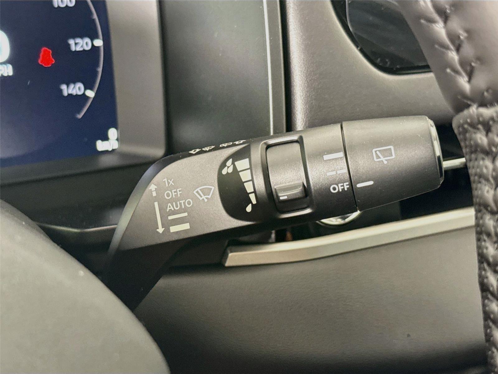 2026 Mitsubishi Outlander photo 6