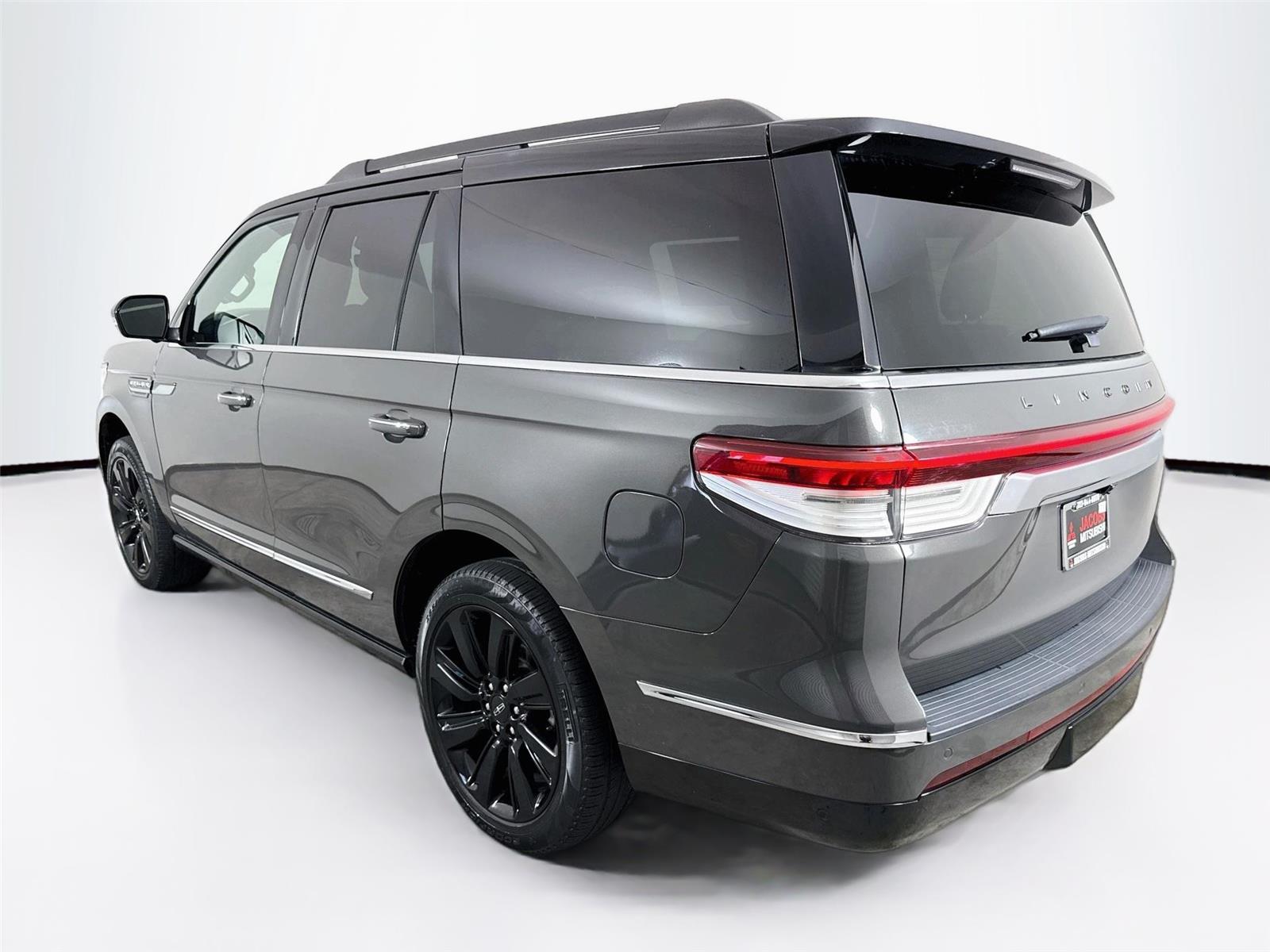 2023 Lincoln Navigator photo 3