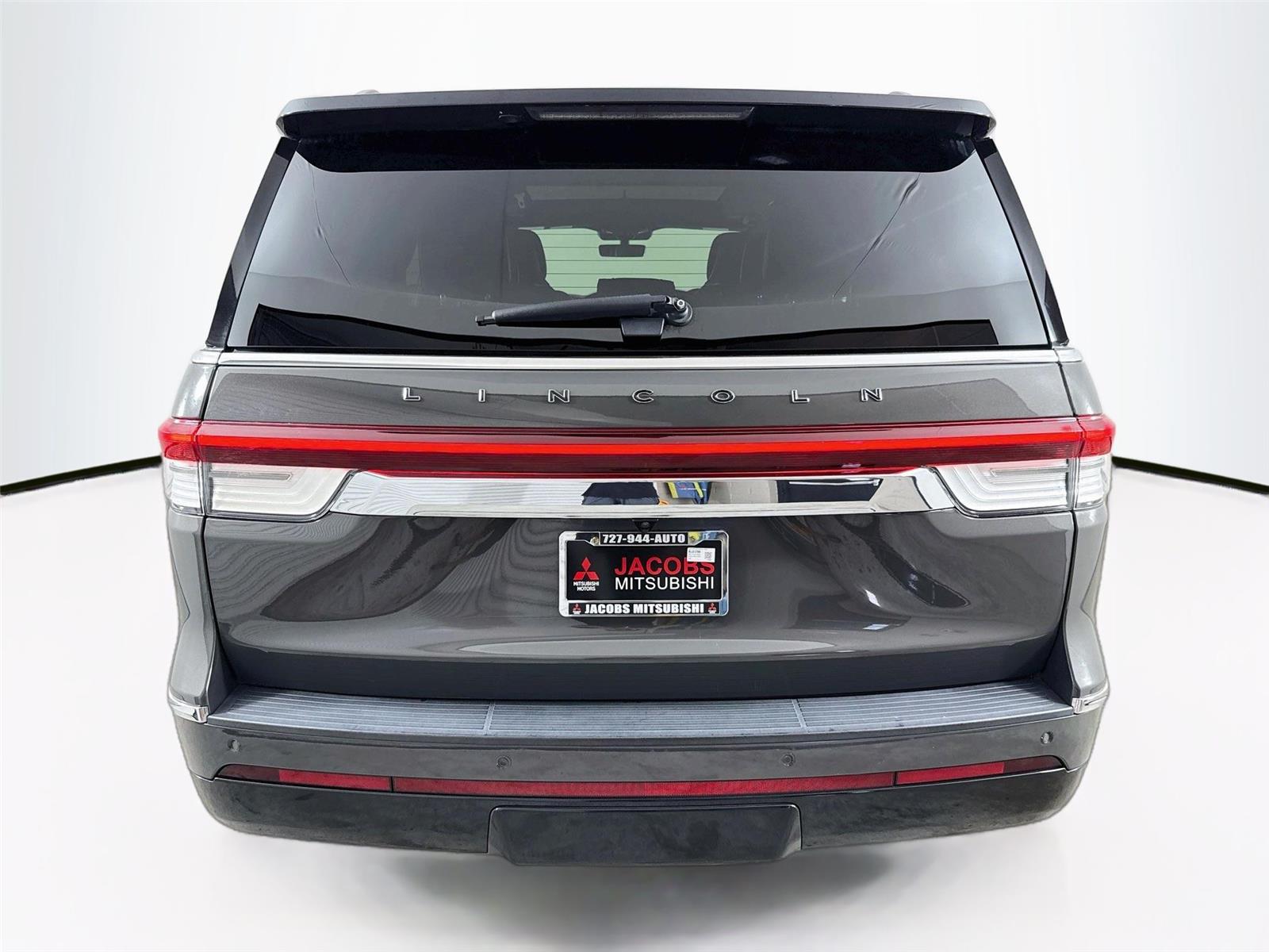 2023 Lincoln Navigator photo 4