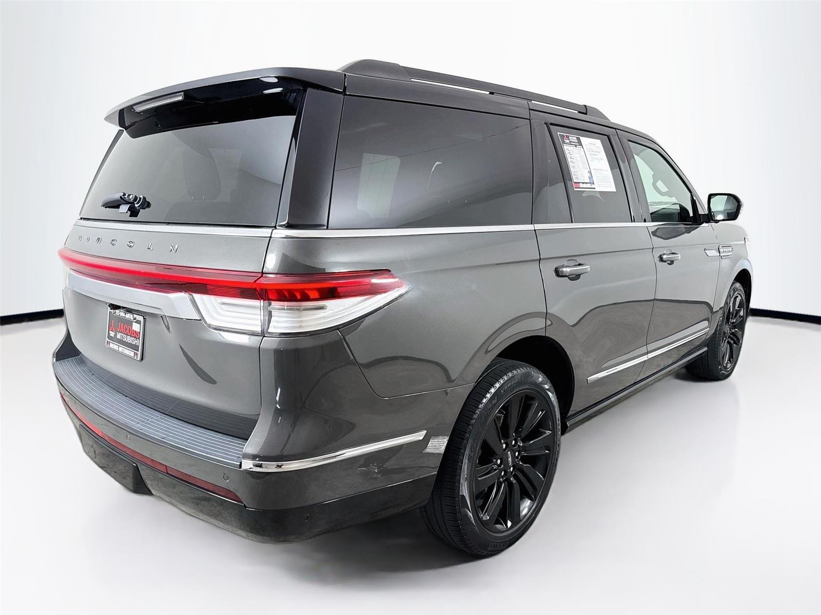 2023 Lincoln Navigator photo 5