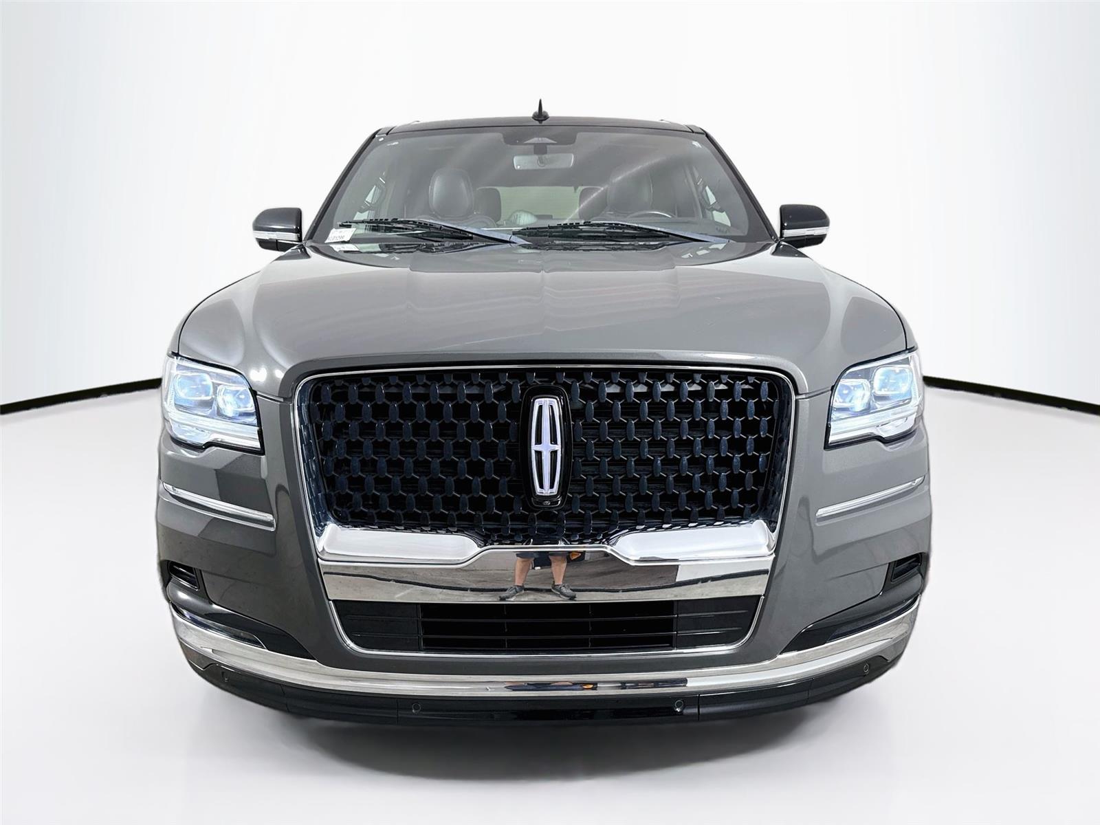 2023 Lincoln Navigator photo 8