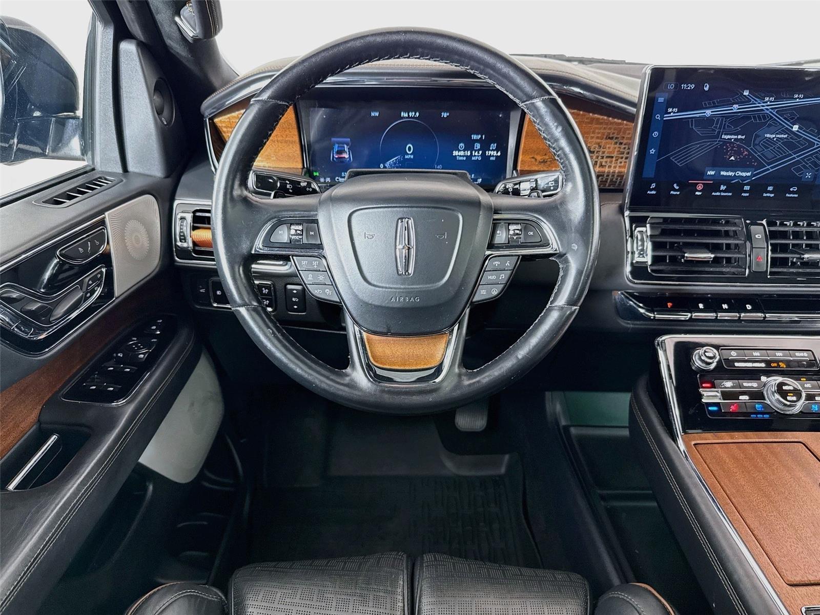 2023 Lincoln Navigator photo 10