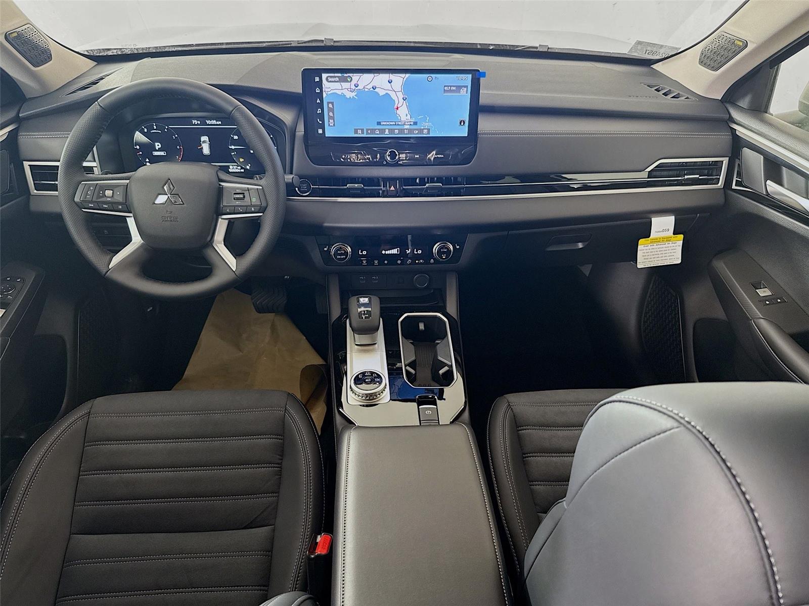 2026 Mitsubishi Outlander photo 3