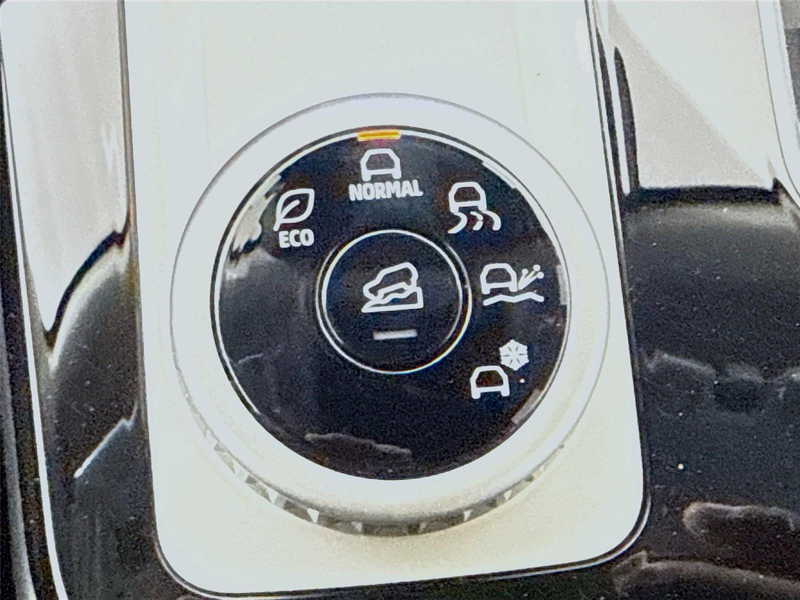 2026 Mitsubishi Outlander photo 12