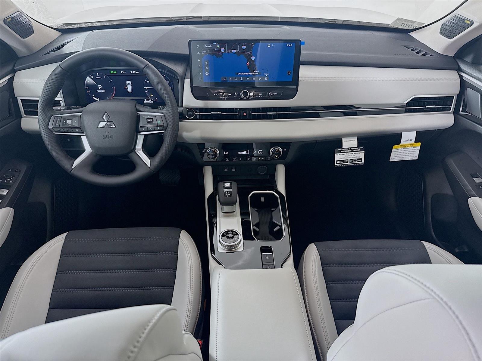 2026 Mitsubishi Outlander photo 3