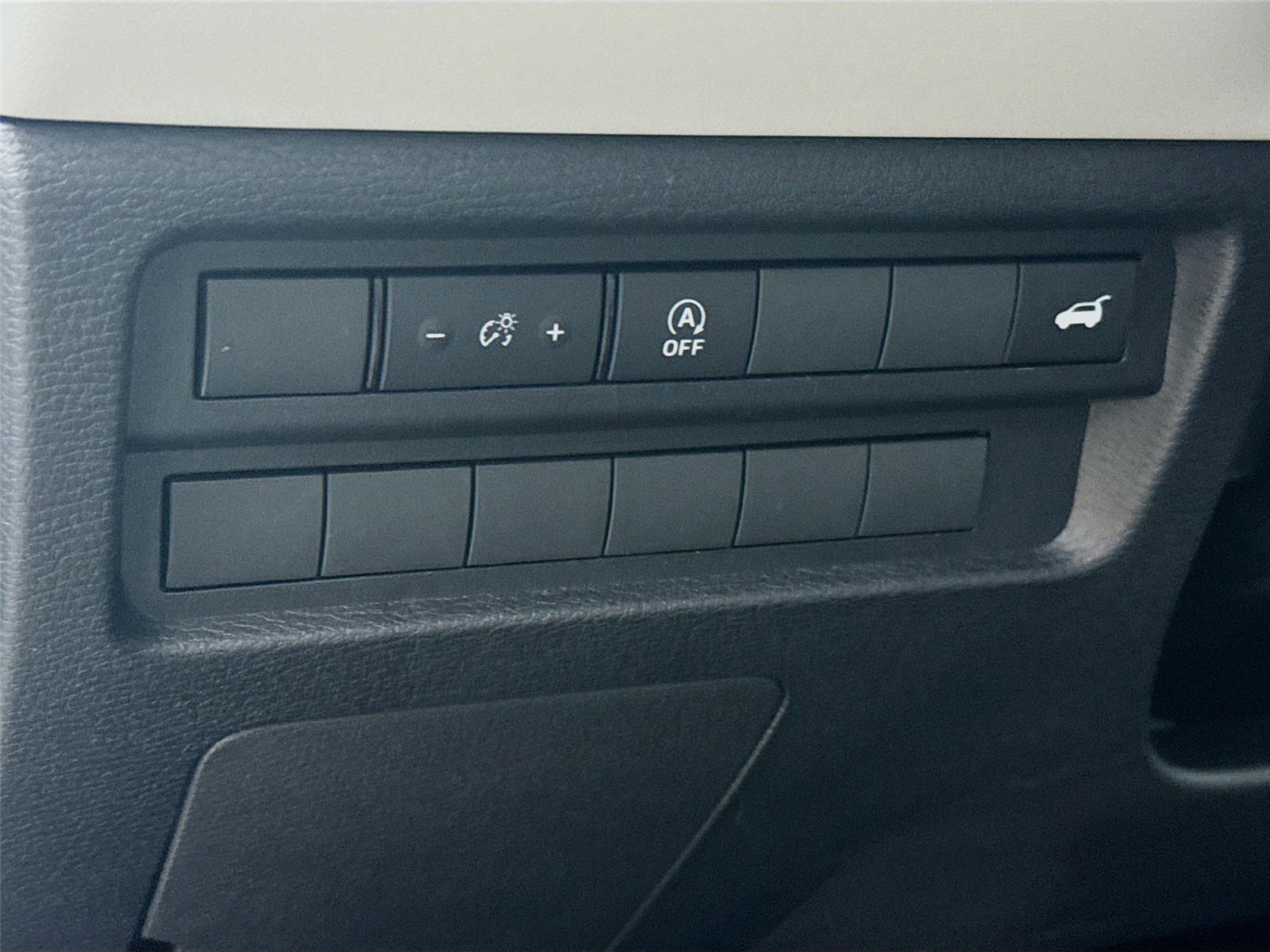 2026 Mitsubishi Outlander photo 7