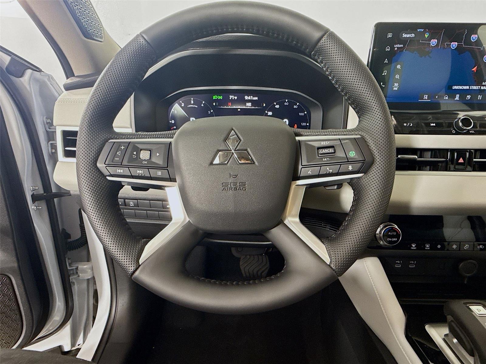 2026 Mitsubishi Outlander photo 8