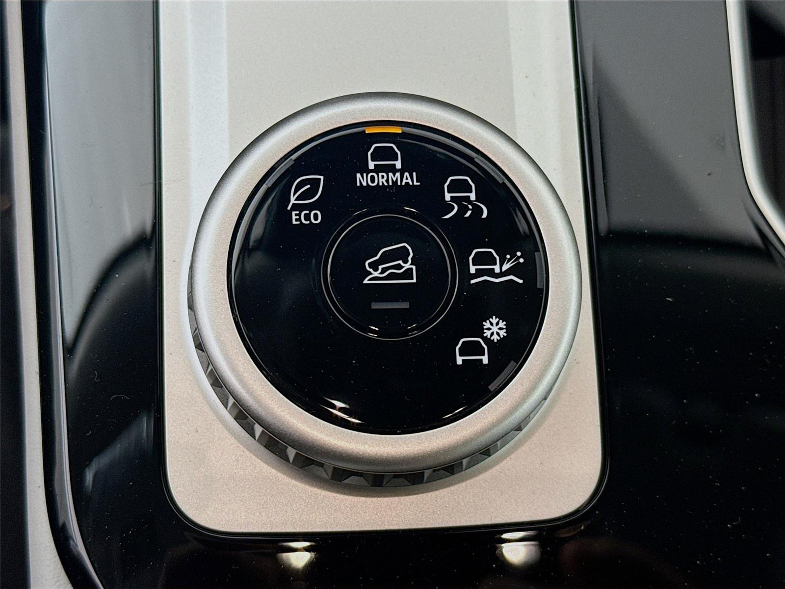2026 Mitsubishi Outlander photo 12