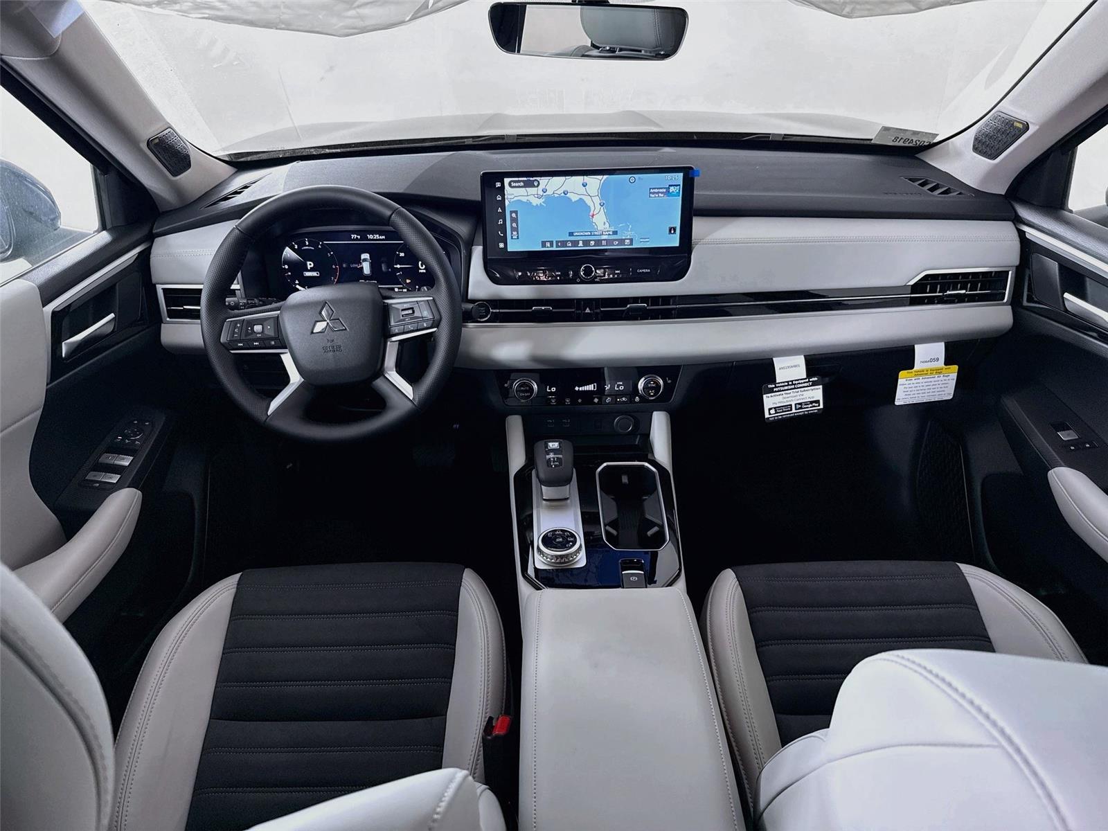 2026 Mitsubishi Outlander photo 3