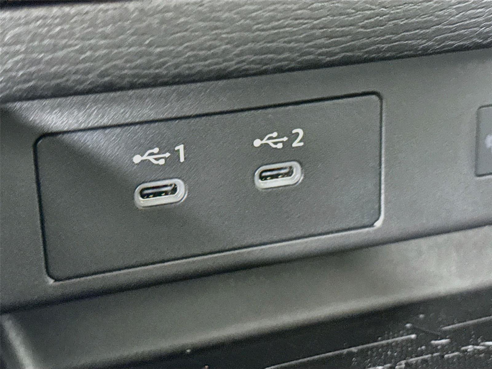2026 Mitsubishi Outlander photo 11