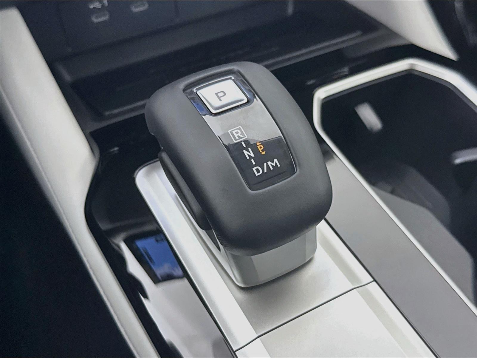 2026 Mitsubishi Outlander photo 12