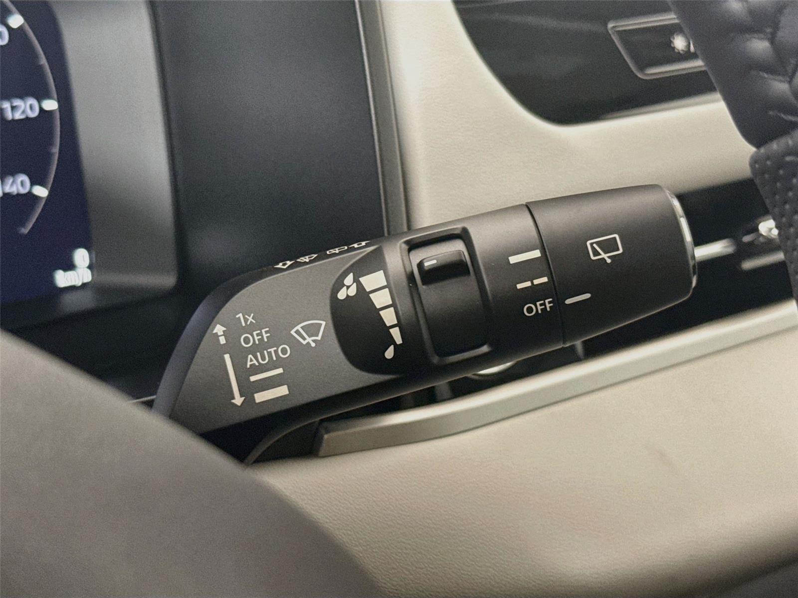 2026 Mitsubishi Outlander photo 5