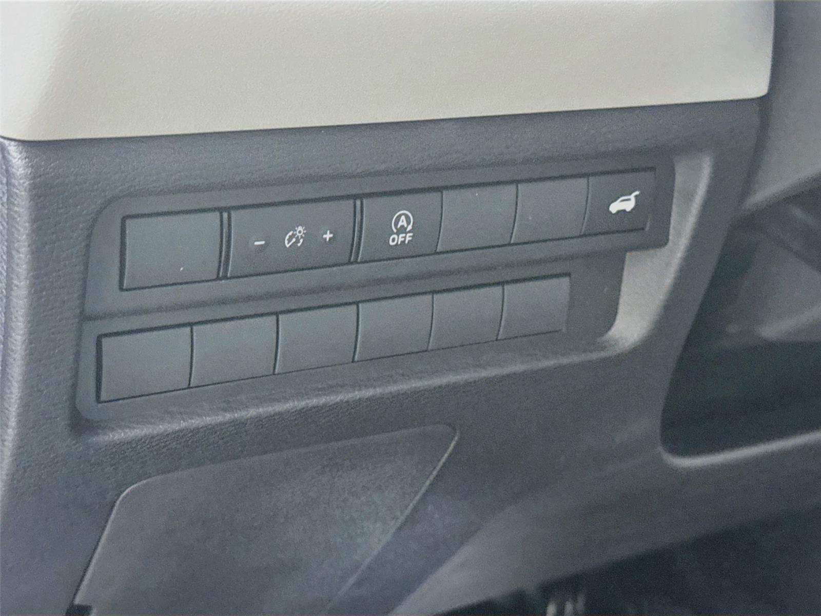 2026 Mitsubishi Outlander photo 6