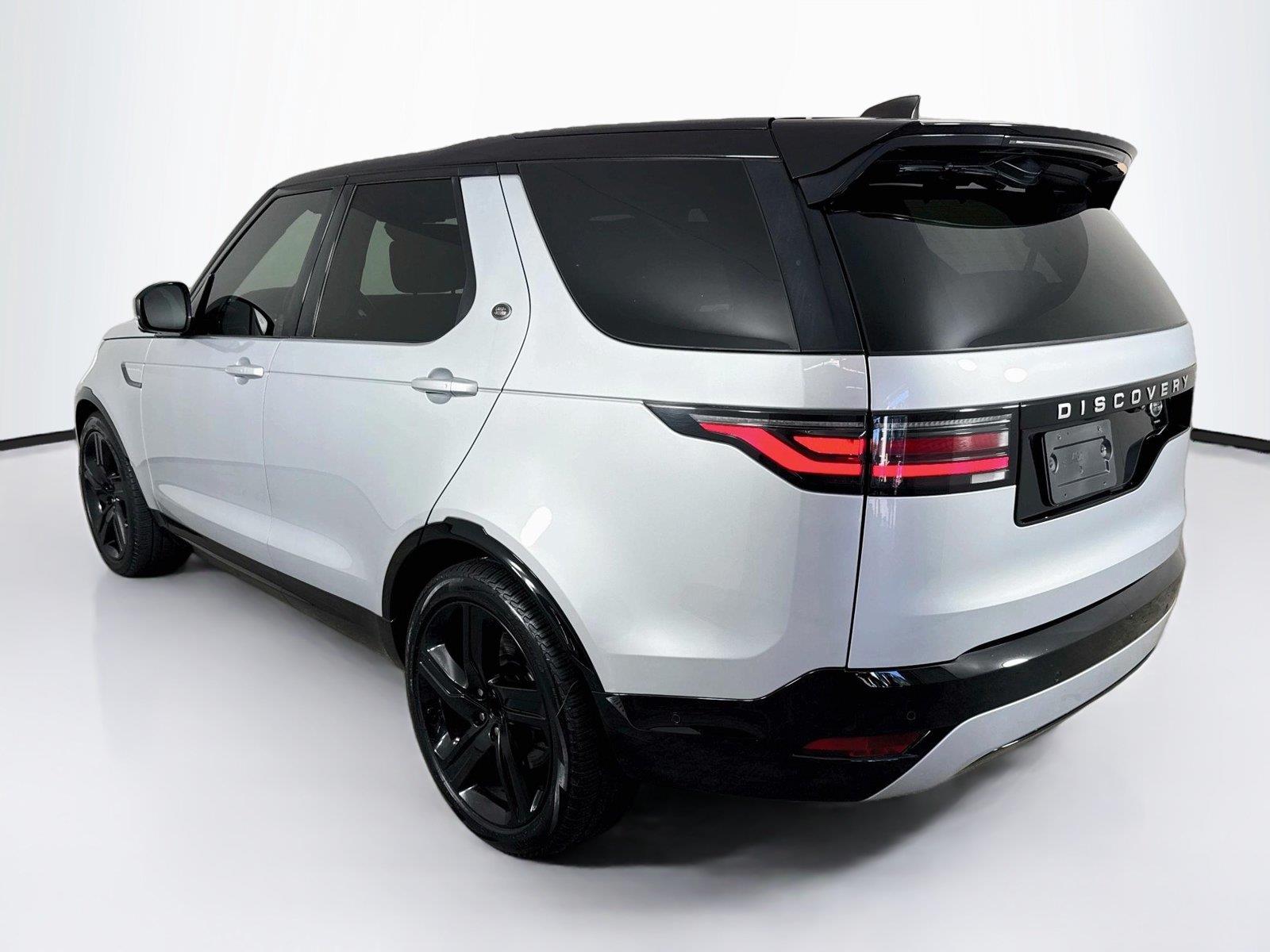2023 Land Rover Discovery photo 3