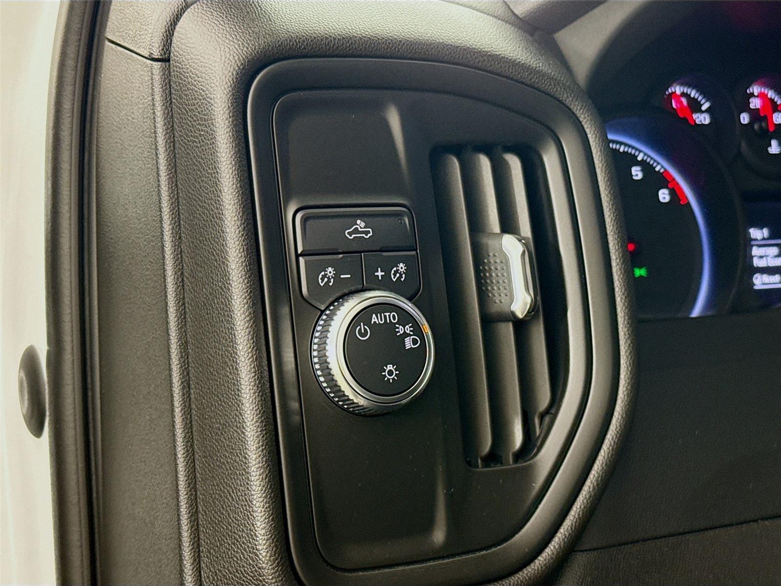 2023 GMC Sierra 3500HD Pro - Photo 8