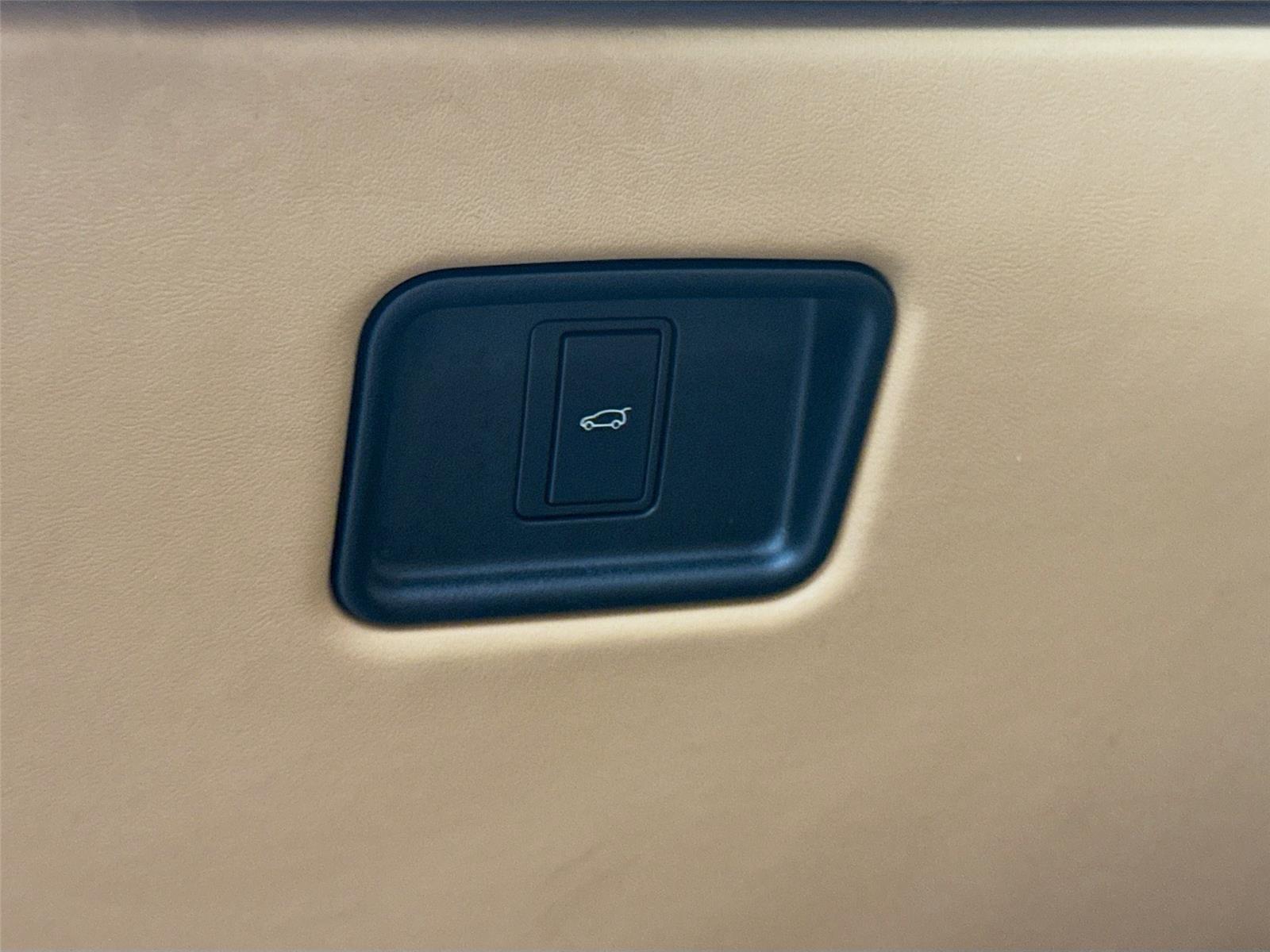 2023 Land Rover Range Rover SE - Photo 8