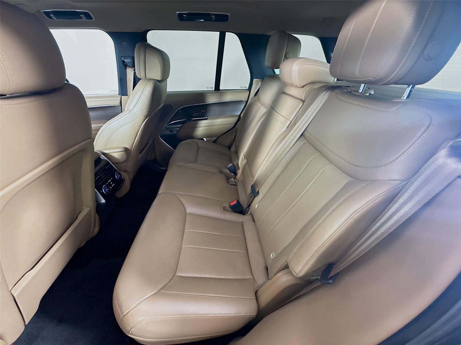 2023 Land Rover Range Rover SE - Photo 18