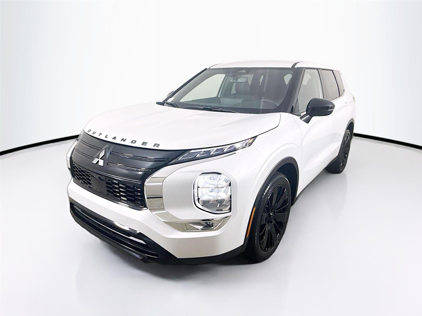 2026 Mitsubishi Outlander SE FWD's photo