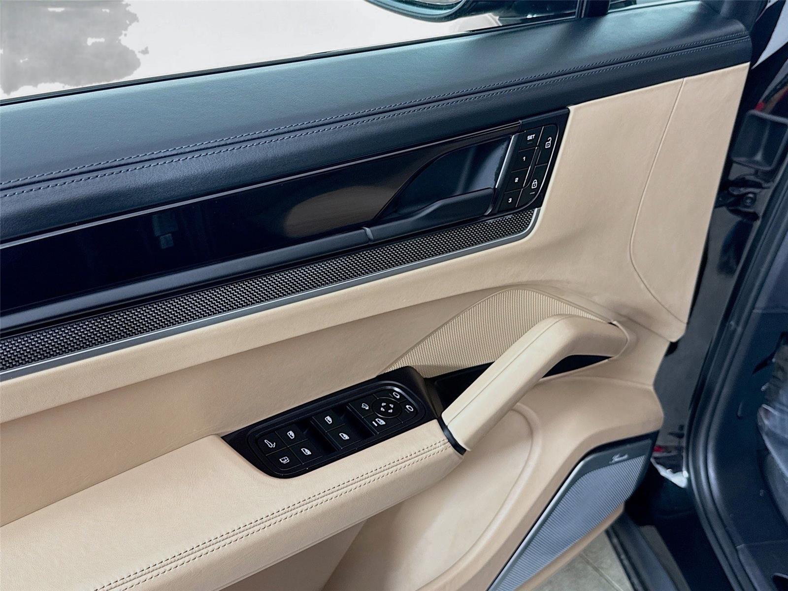 2025 Porsche Cayenne Coup Turbo E-Hybrid - Photo 16