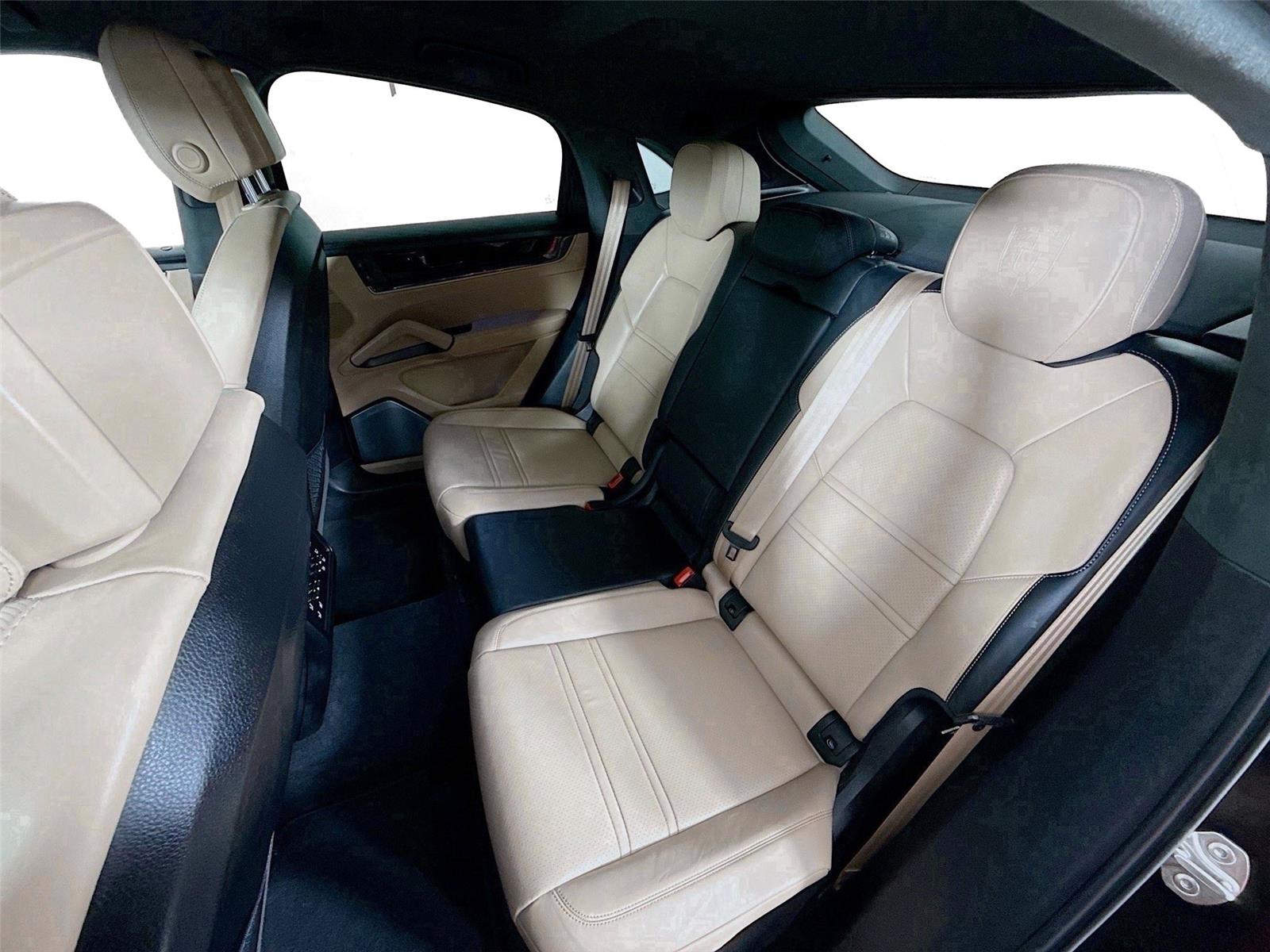 2025 Porsche Cayenne Coup Turbo E-Hybrid - Photo 21