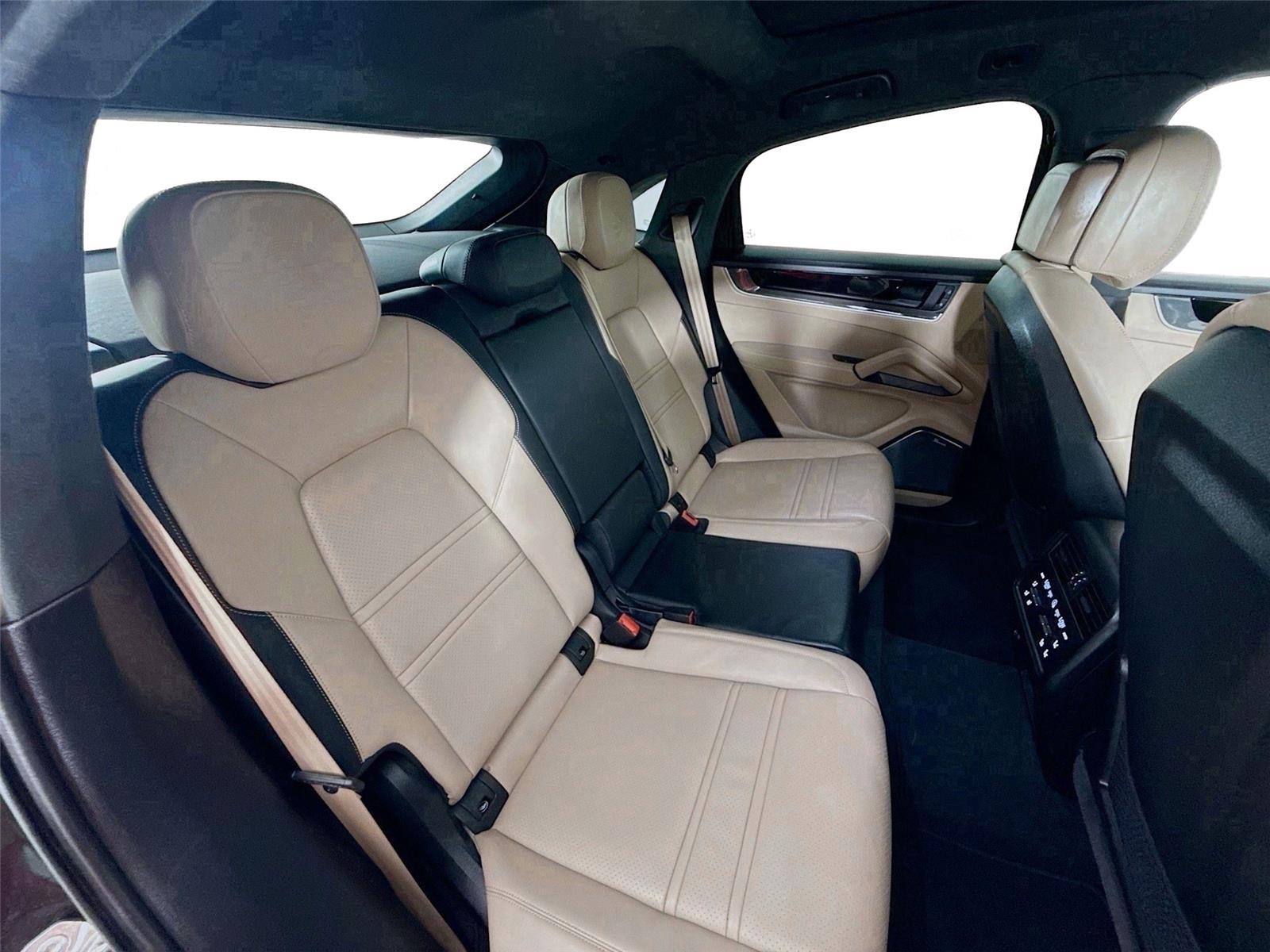 2025 Porsche Cayenne Coup Turbo E-Hybrid - Photo 24