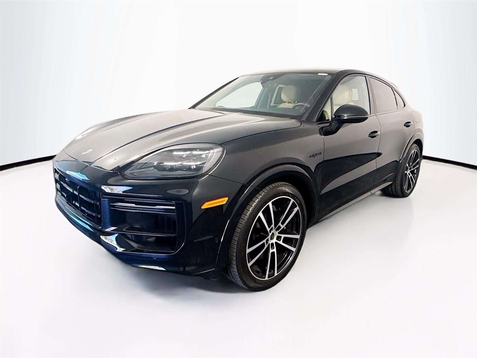 2025 Porsche Cayenne Turbo E-Hybrid's photo
