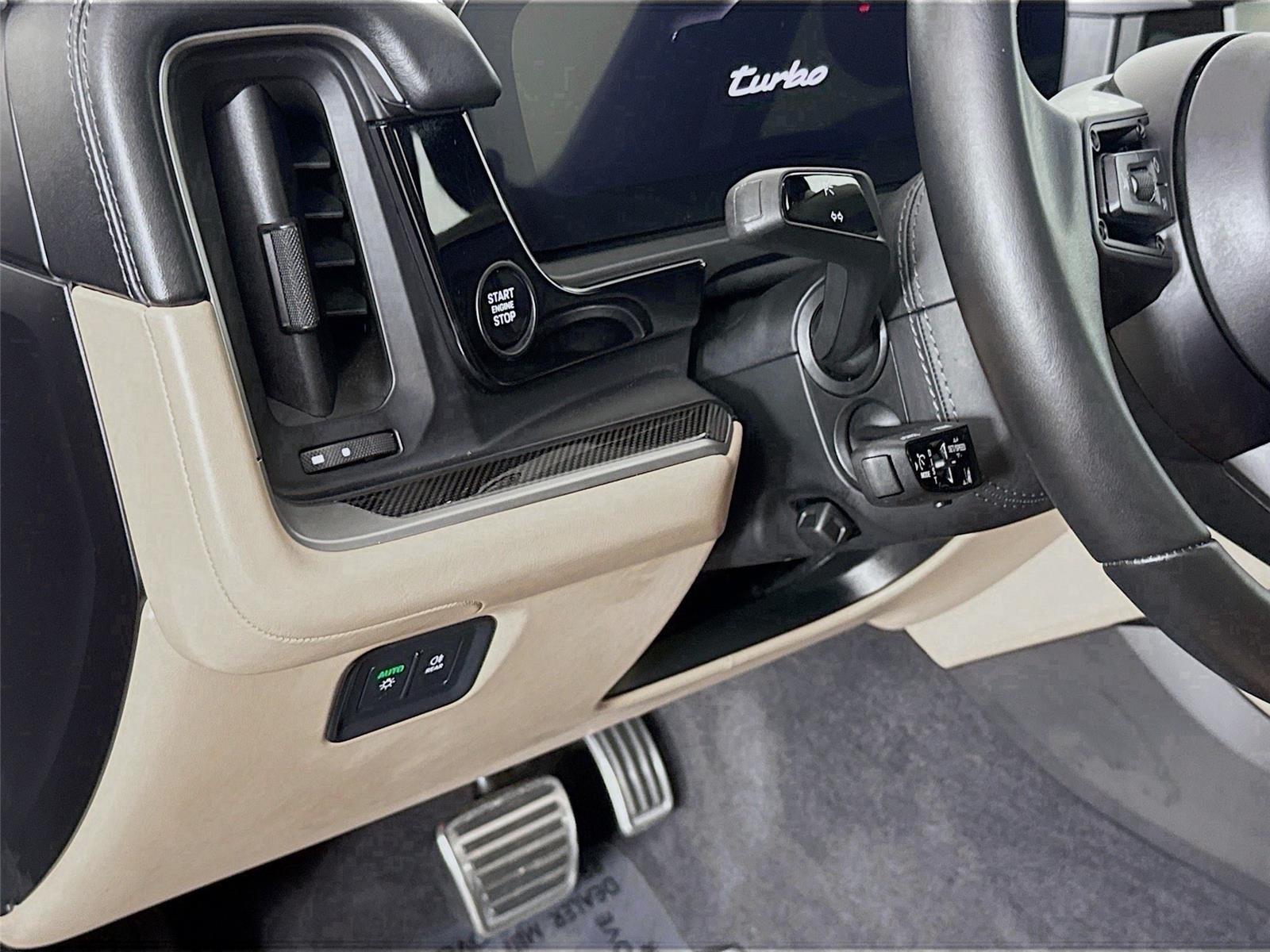2025 Porsche Cayenne Coup Turbo E-Hybrid - Photo 8