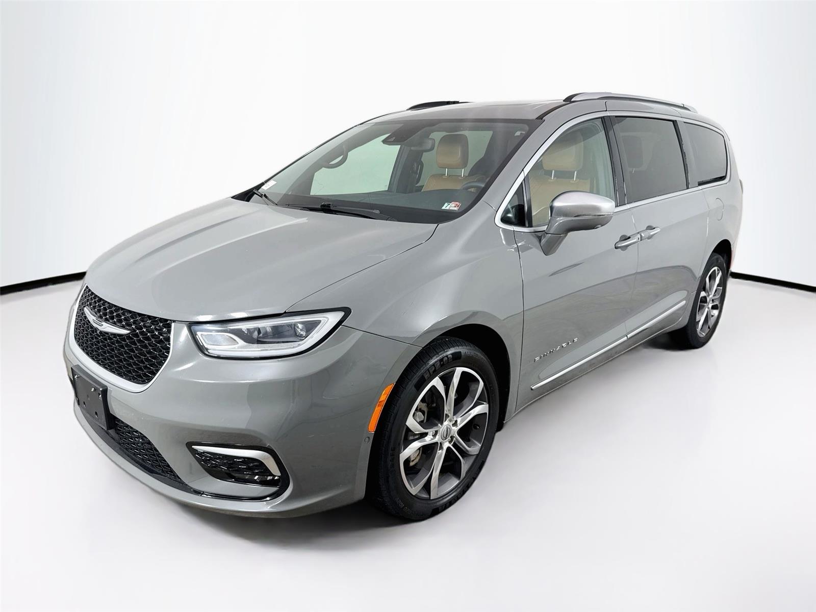 2022 Chrysler Pacifica Pinnacle's photo