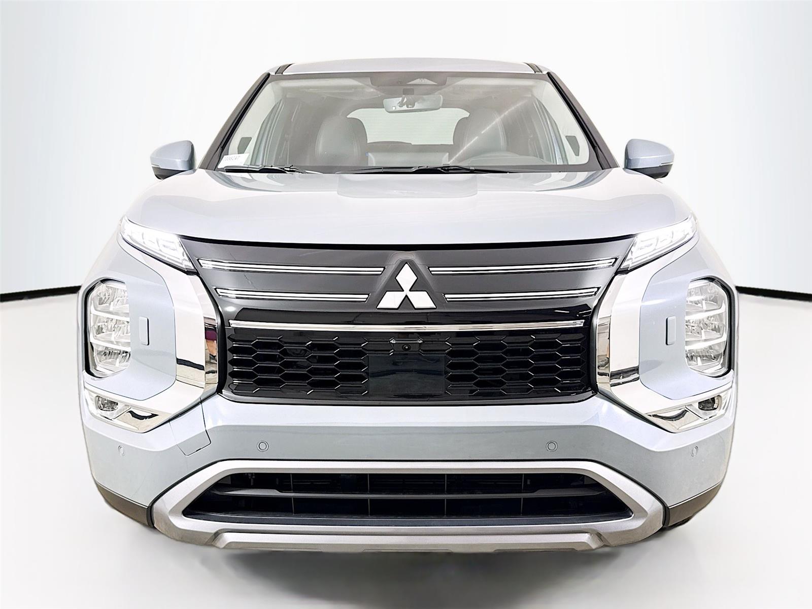 2026 Mitsubishi Outlander Plug-In Hybrid photo 4