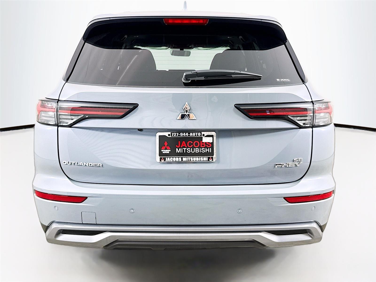 2026 Mitsubishi Outlander Plug-In Hybrid photo 5
