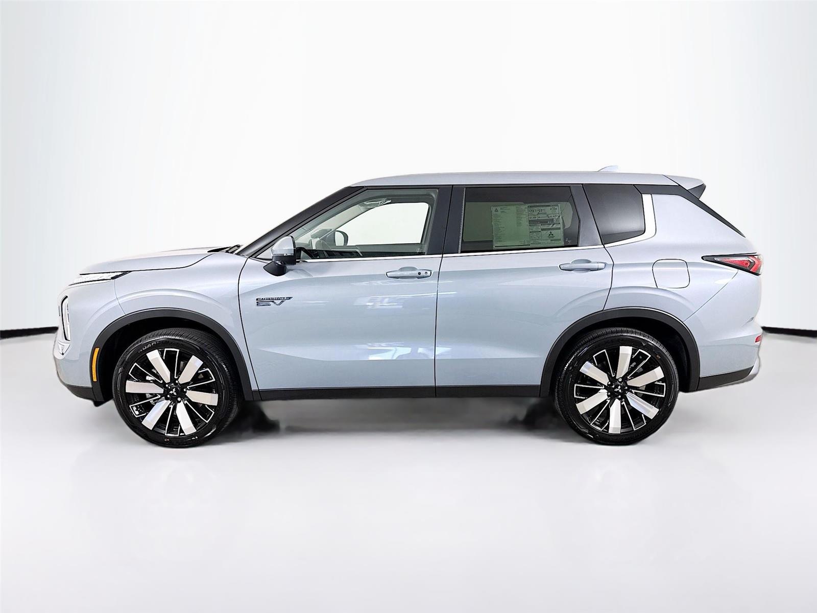 2026 Mitsubishi Outlander Plug-In Hybrid photo 6