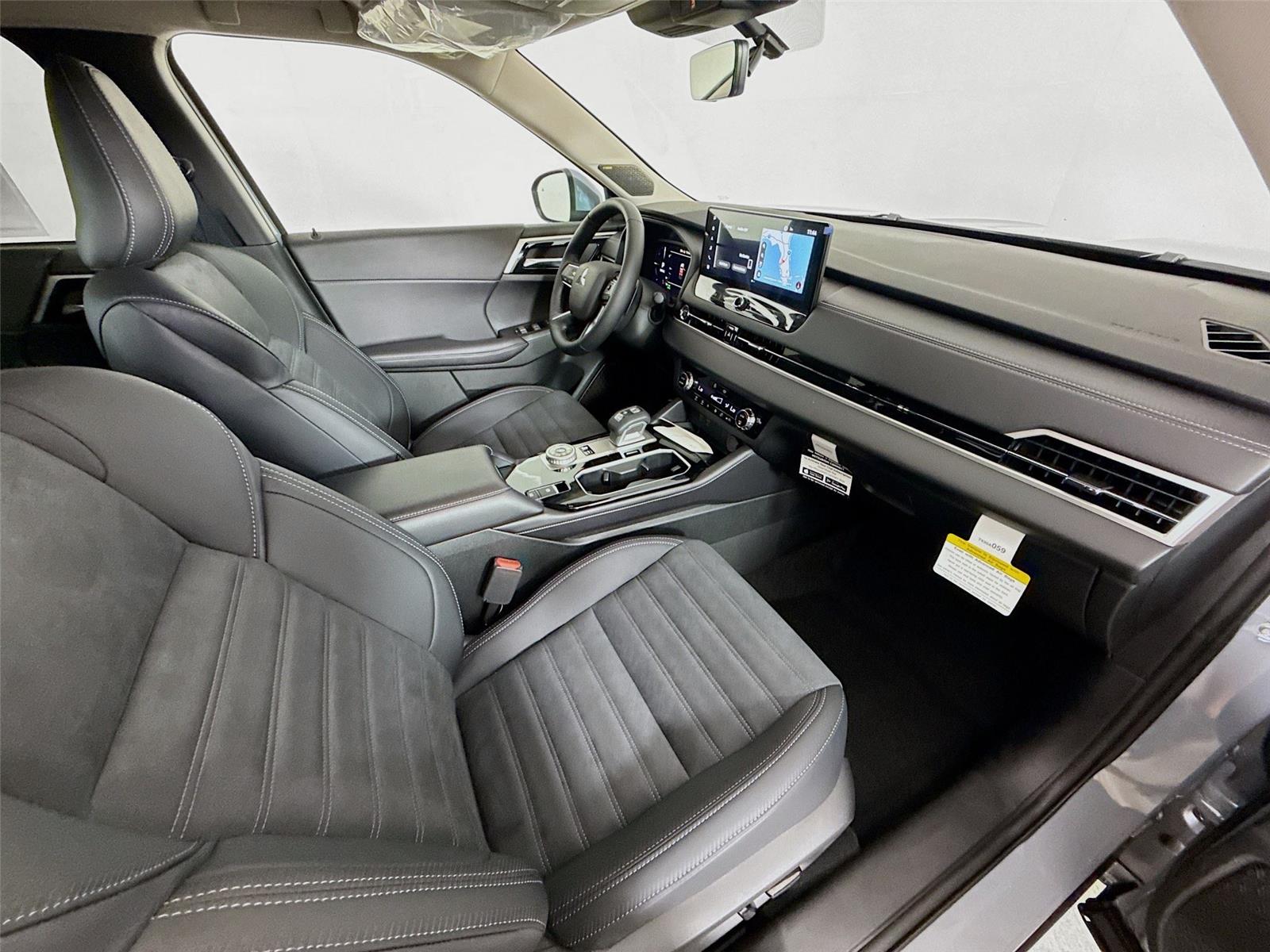 2026 Mitsubishi Outlander Plug-In Hybrid photo 9