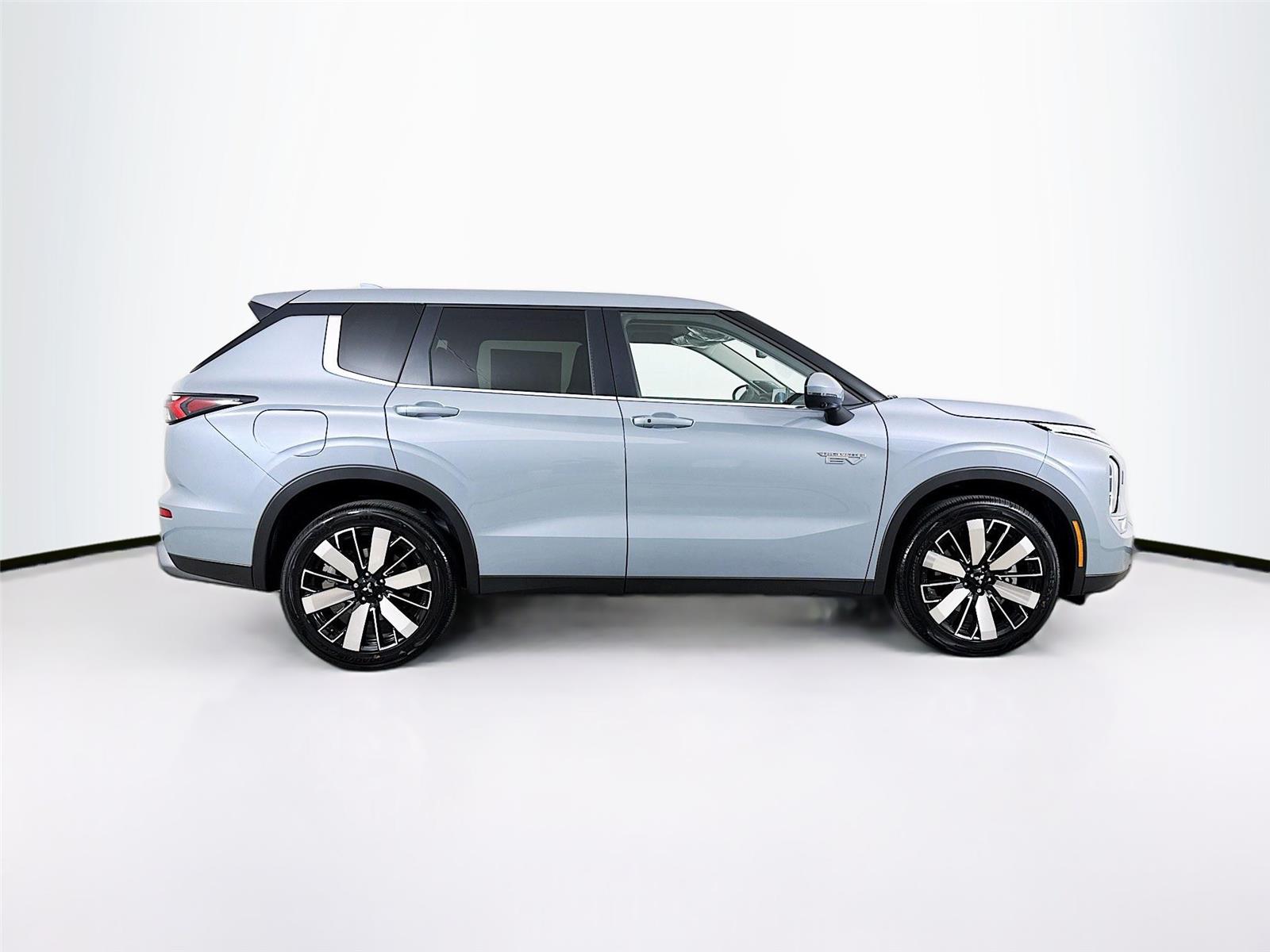 2026 Mitsubishi Outlander Plug-In Hybrid photo 12