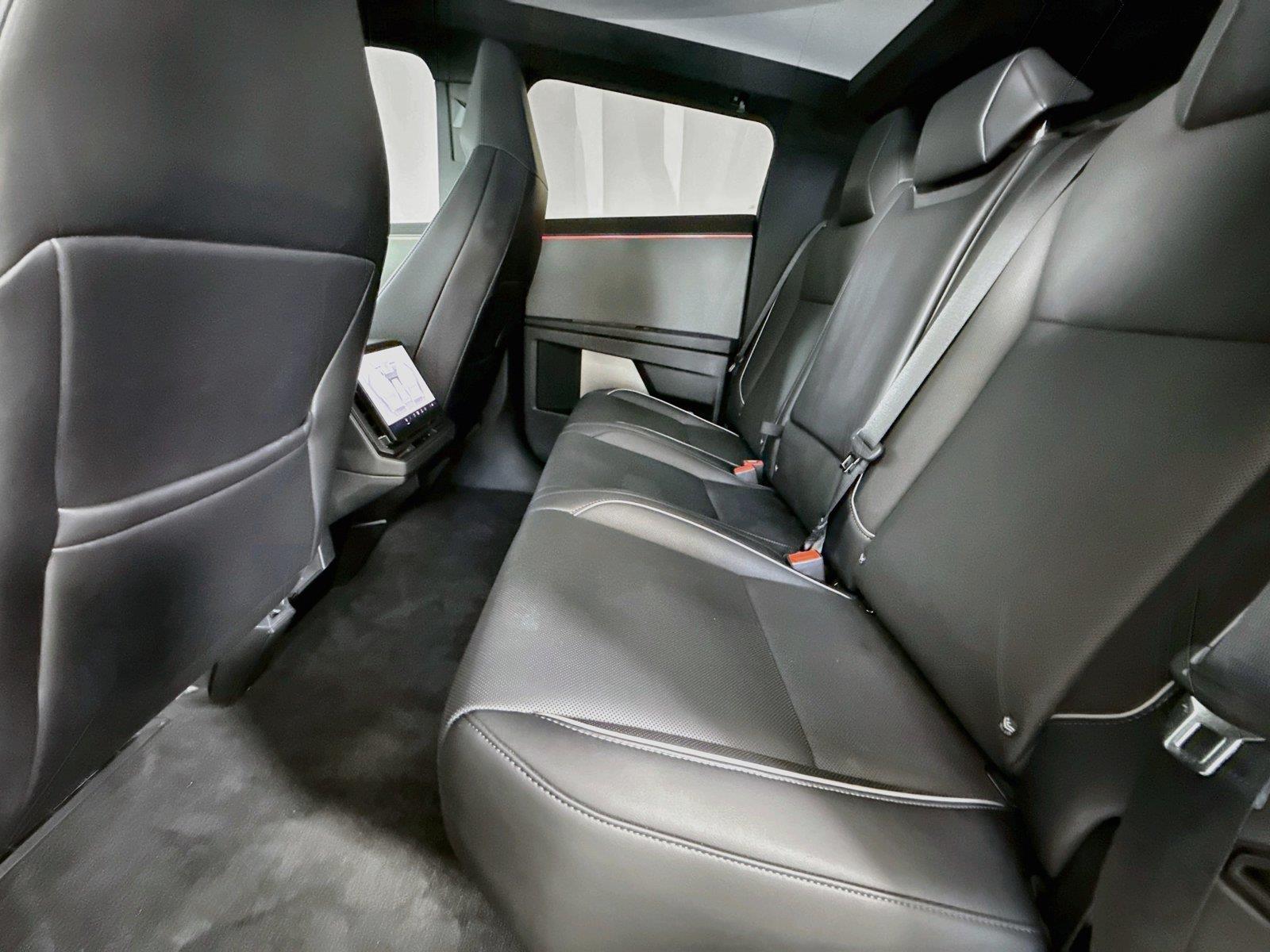 2024 Tesla Cybertruck Base - Photo 12
