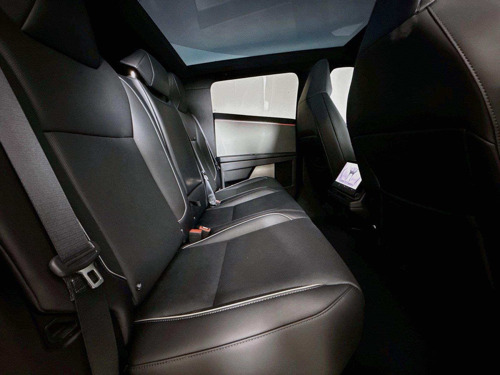 2024 Tesla Cybertruck Base - Photo 13