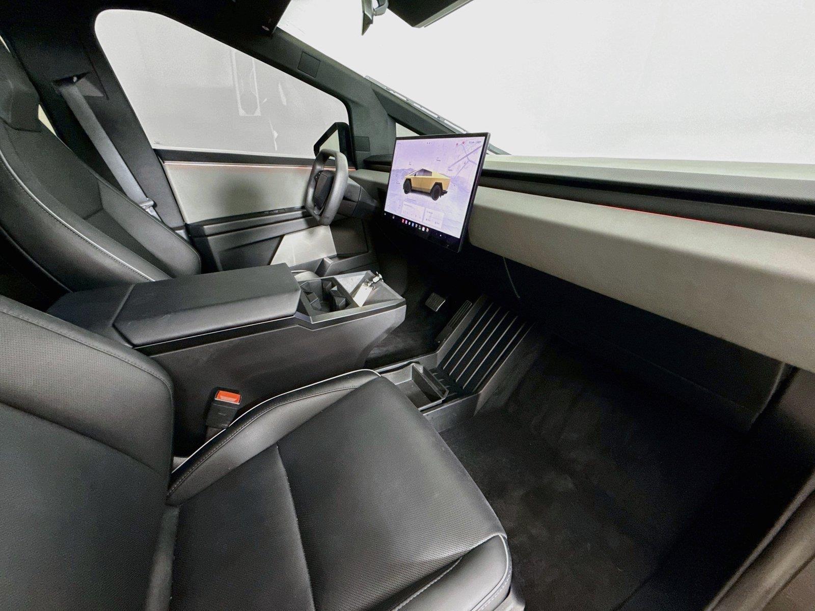 2024 Tesla Cybertruck Base - Photo 14