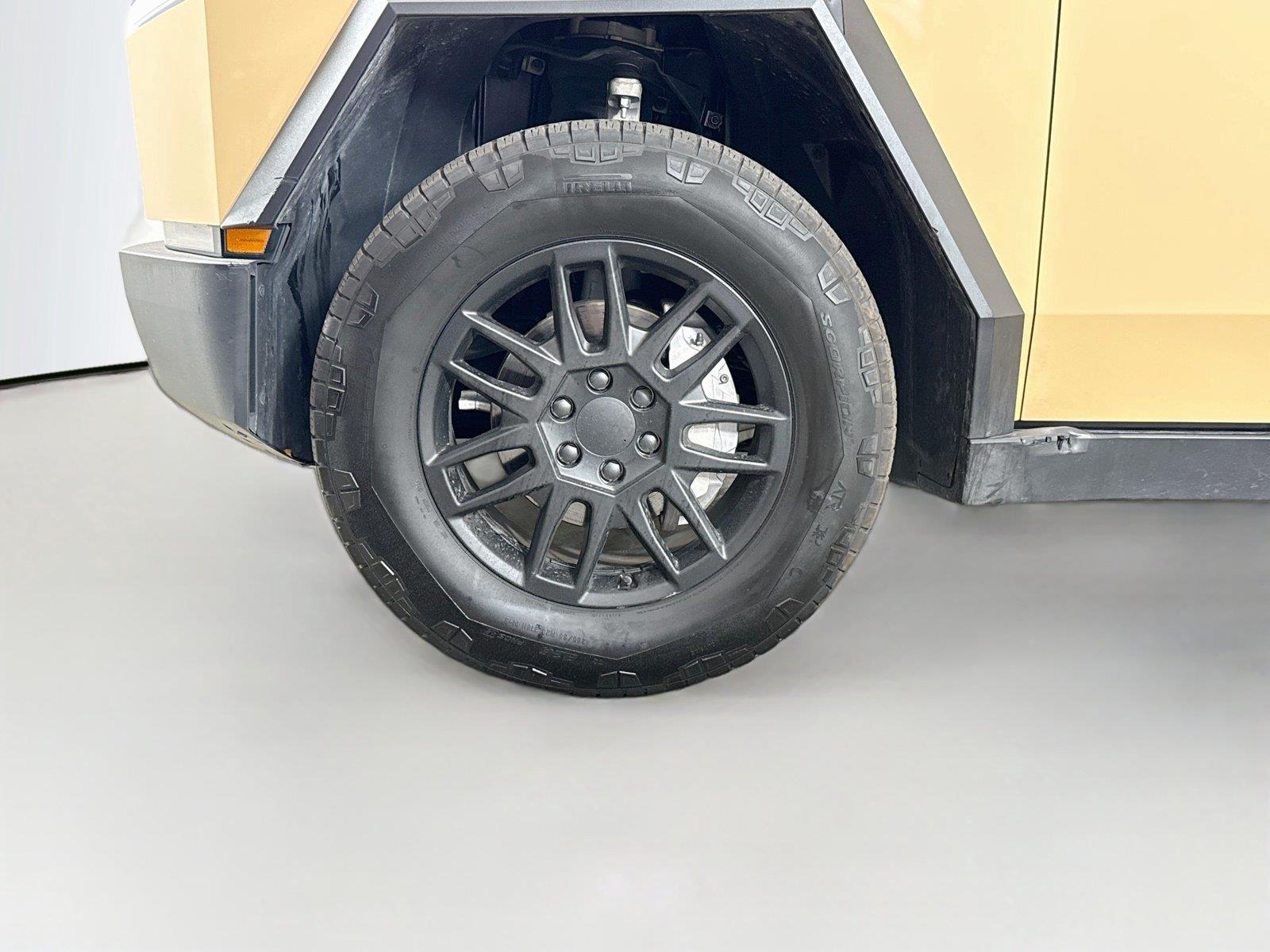 2024 Tesla Cybertruck Base - Photo 16